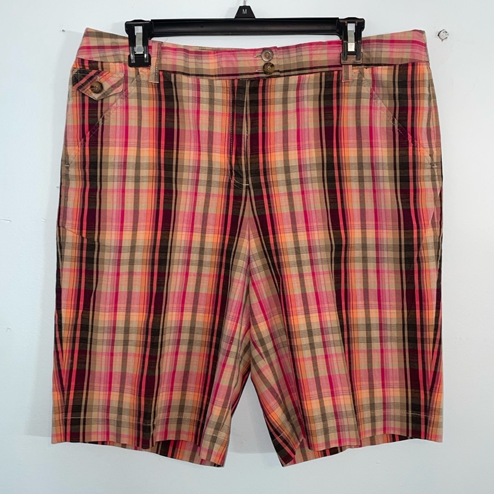 CHARTER CLUB Golf Collection plaid ladies shorts. Size 14. Excellent condition.